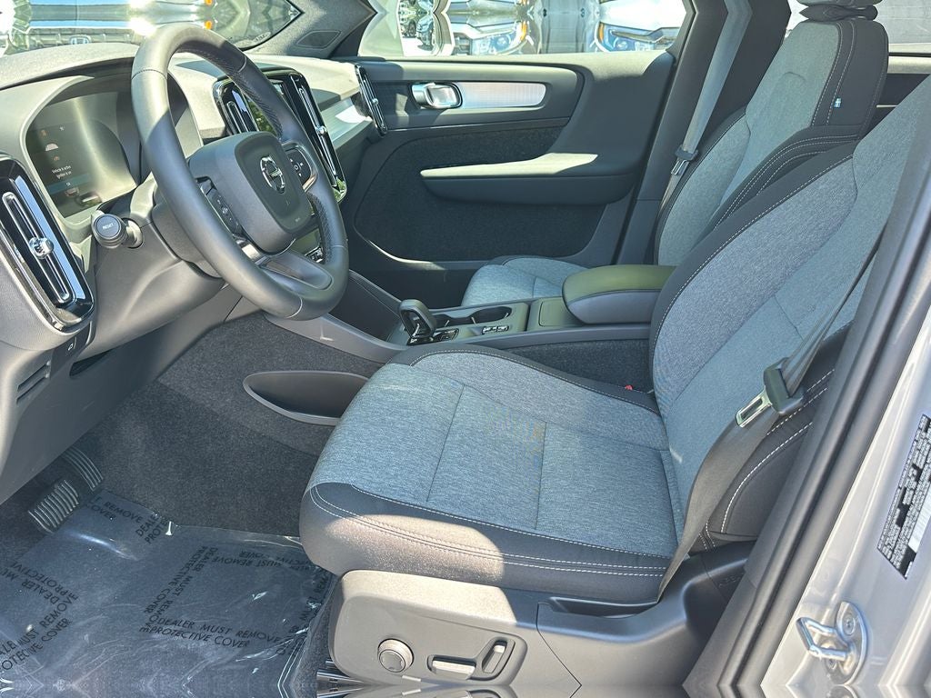 2025 Volvo XC40 B5 Core Volvo Certified
