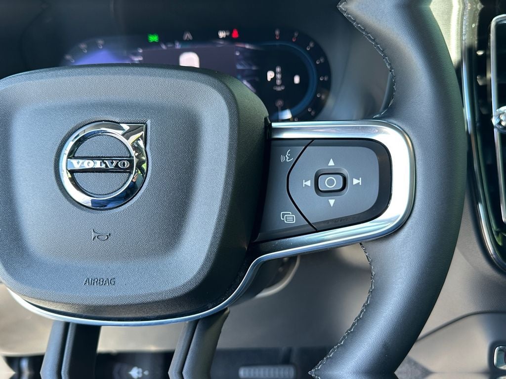 2025 Volvo XC40 B5 Core Volvo Certified