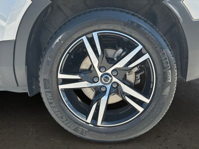 2025 Volvo XC40 B5 Core Volvo Certified