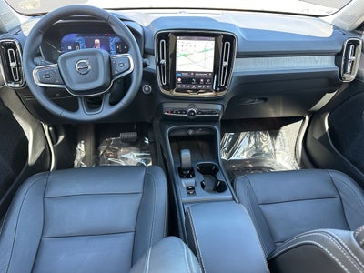 2025 Volvo XC40 B5 Core