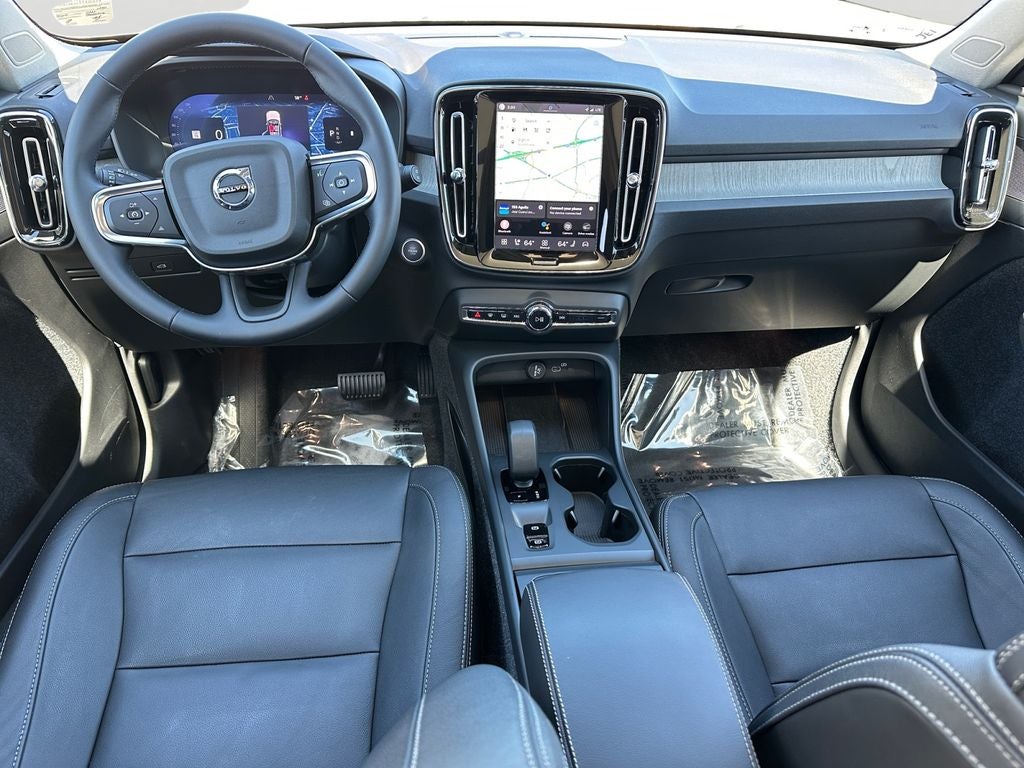 2025 Volvo XC40 B5 Core