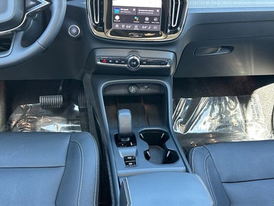 2025 Volvo XC40 B5 Core