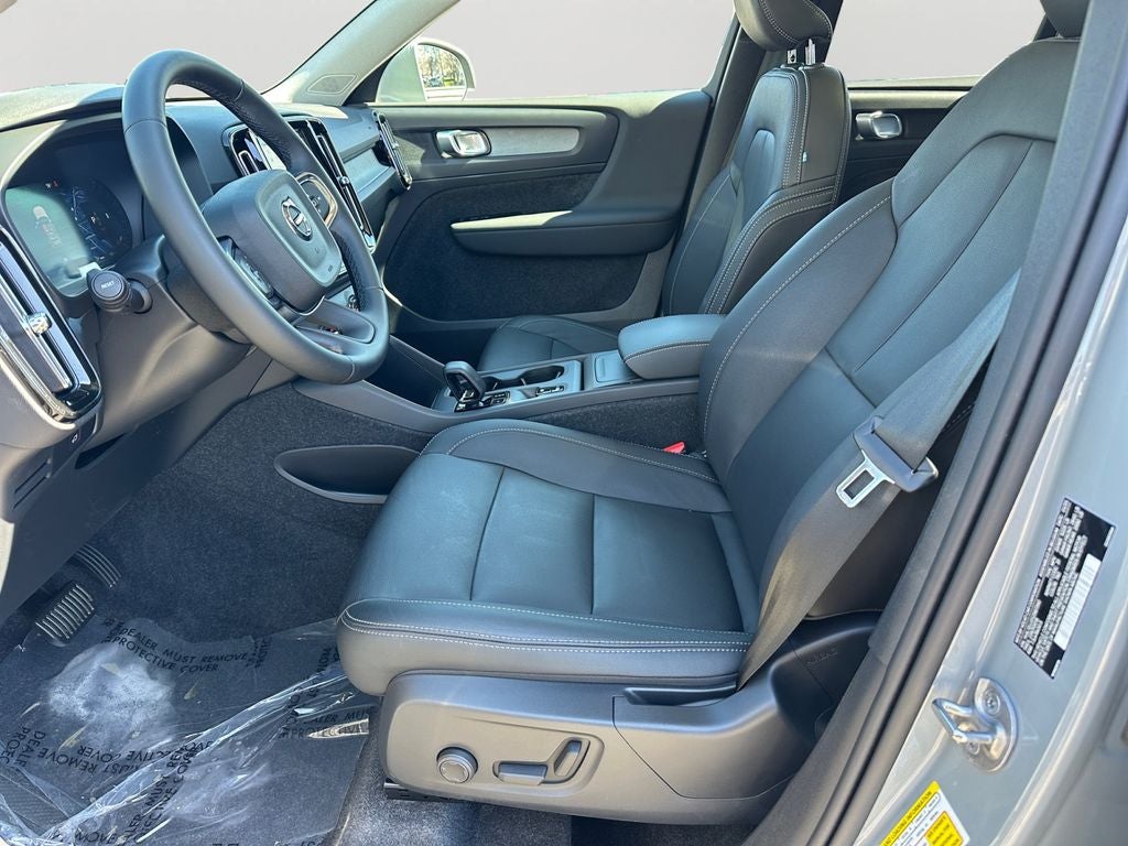 2025 Volvo XC40 B5 Core