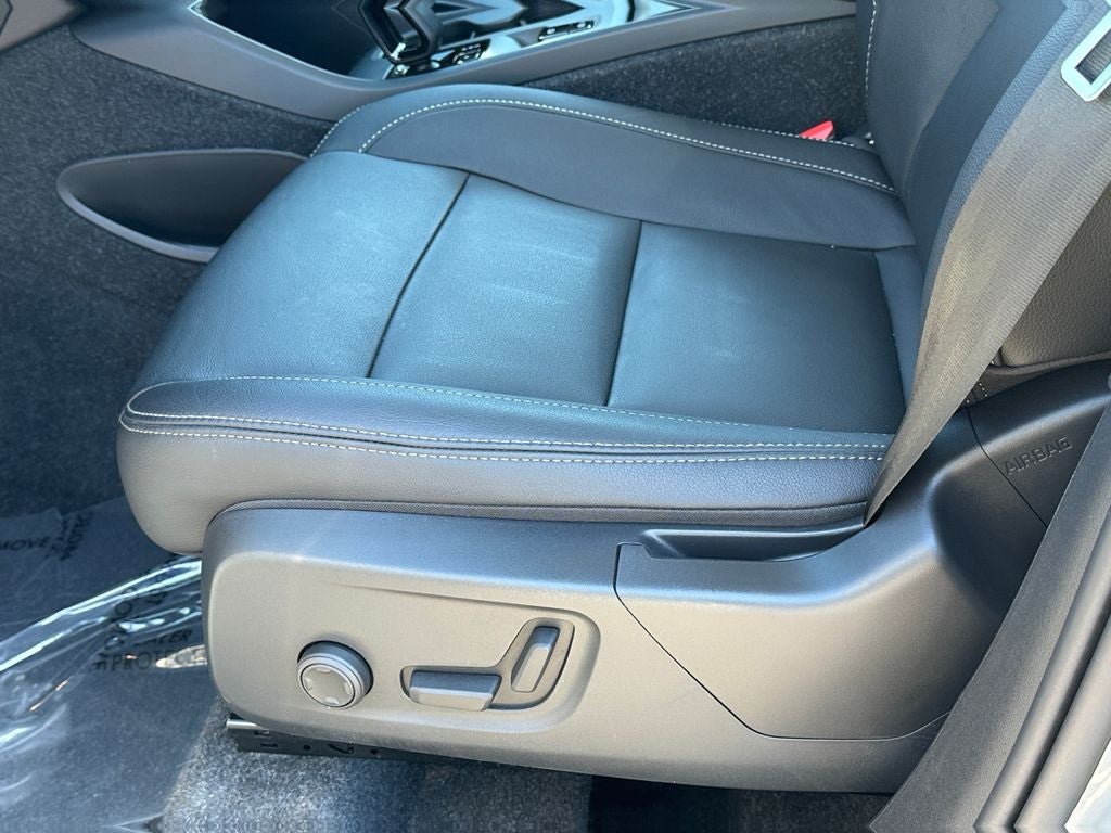 2025 Volvo XC40 B5 Core