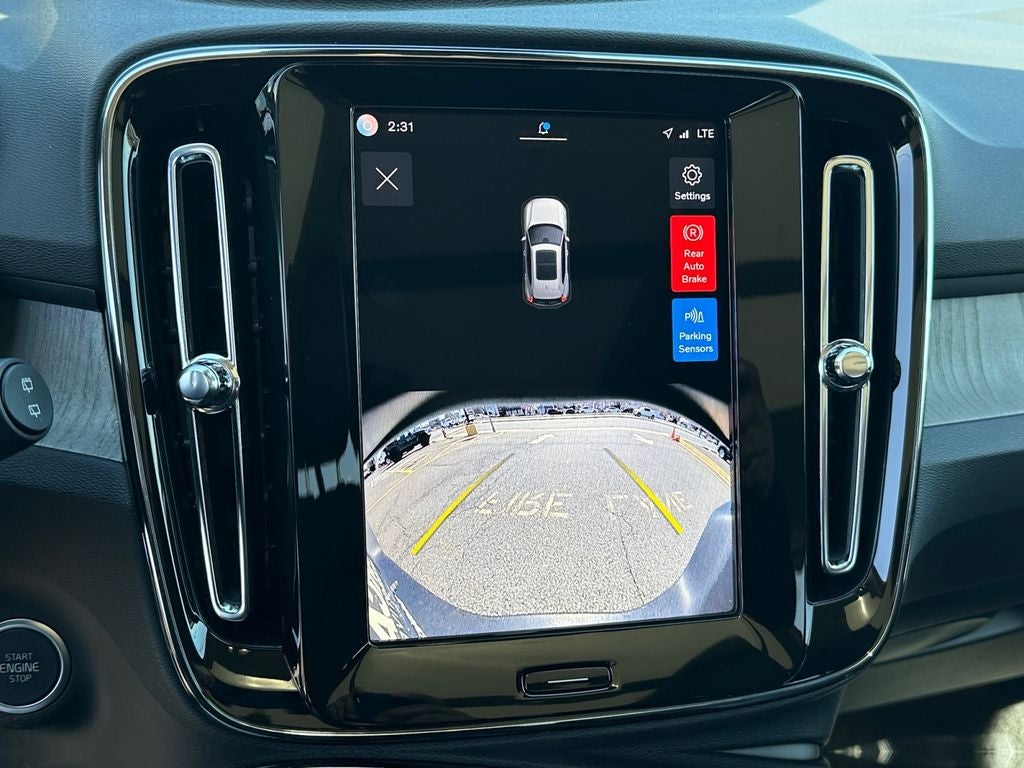 2025 Volvo XC40 B5 Core