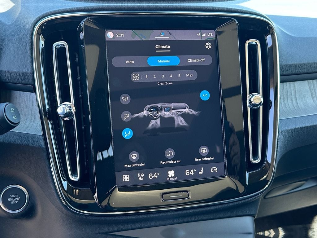 2025 Volvo XC40 B5 Core