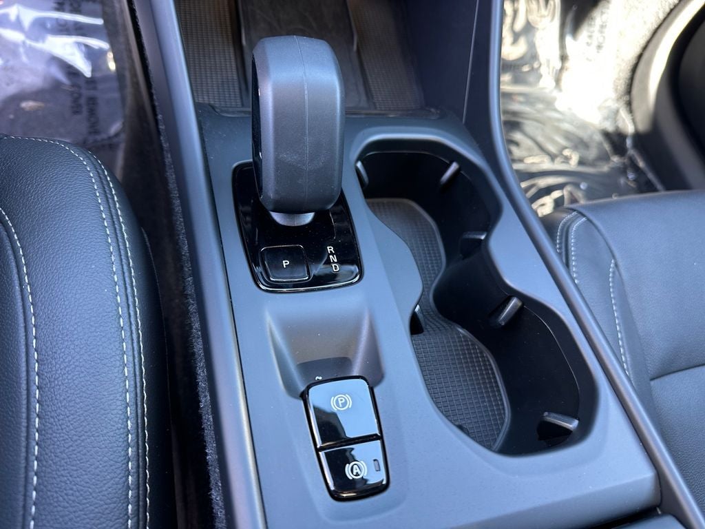 2025 Volvo XC40 B5 Core