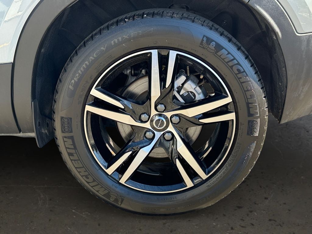 2025 Volvo XC40 B5 Core