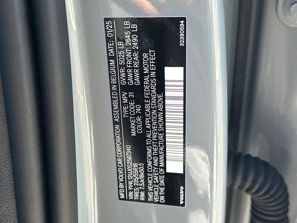 2025 Volvo XC40 B5 Core