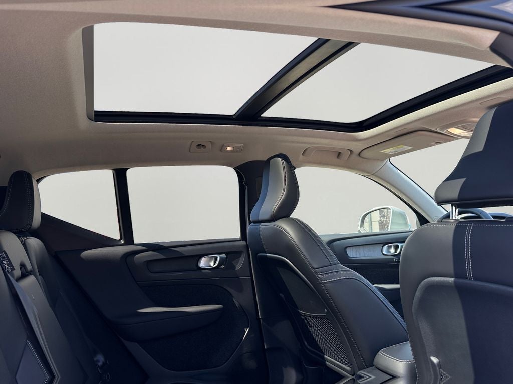 2025 Volvo XC40 B5 Core