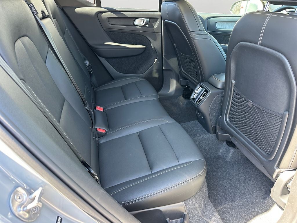 2025 Volvo XC40 B5 Core