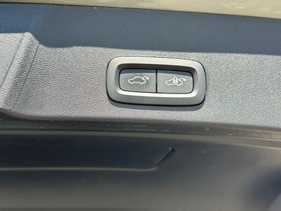 2025 Volvo XC40 B5 Core