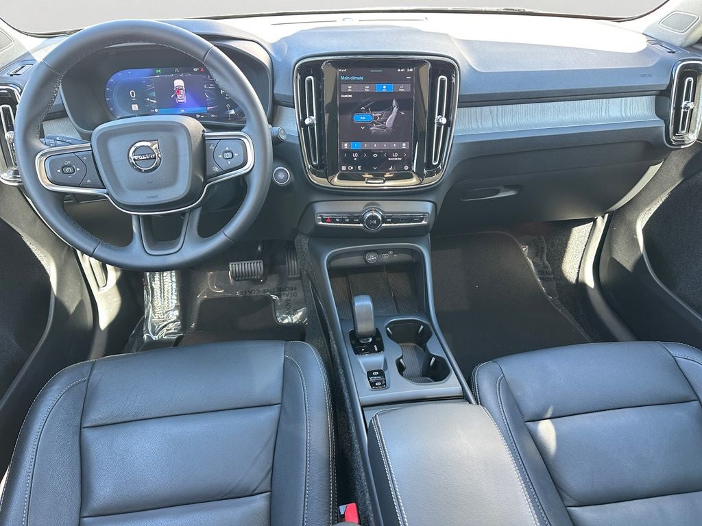 2025 Volvo XC40 B5 Core Volvo Certified