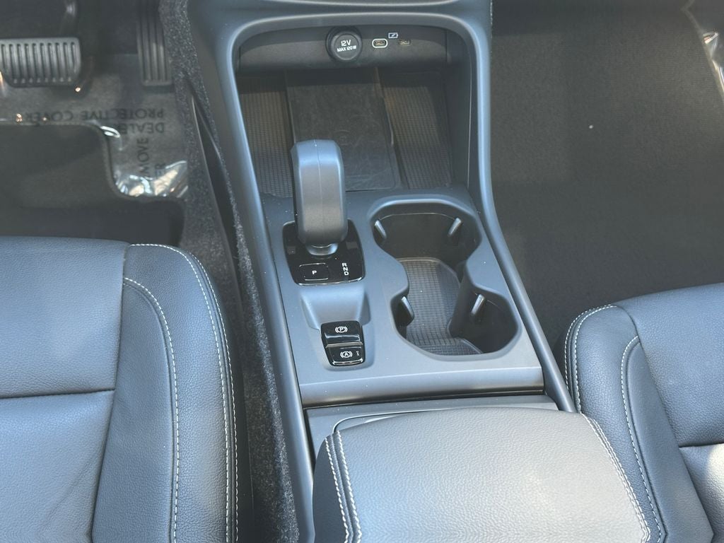 2025 Volvo XC40 B5 Core Volvo Certified