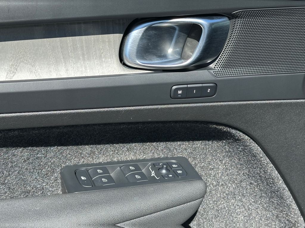 2025 Volvo XC40 B5 Core Volvo Certified