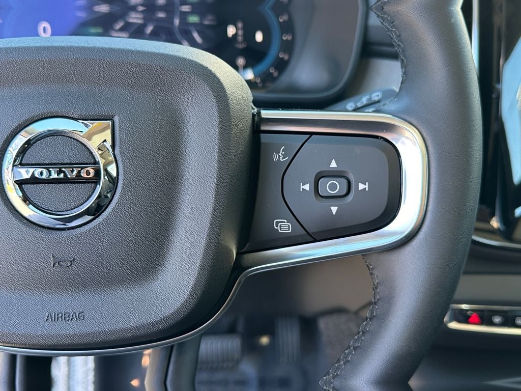 2025 Volvo XC40 B5 Core Volvo Certified