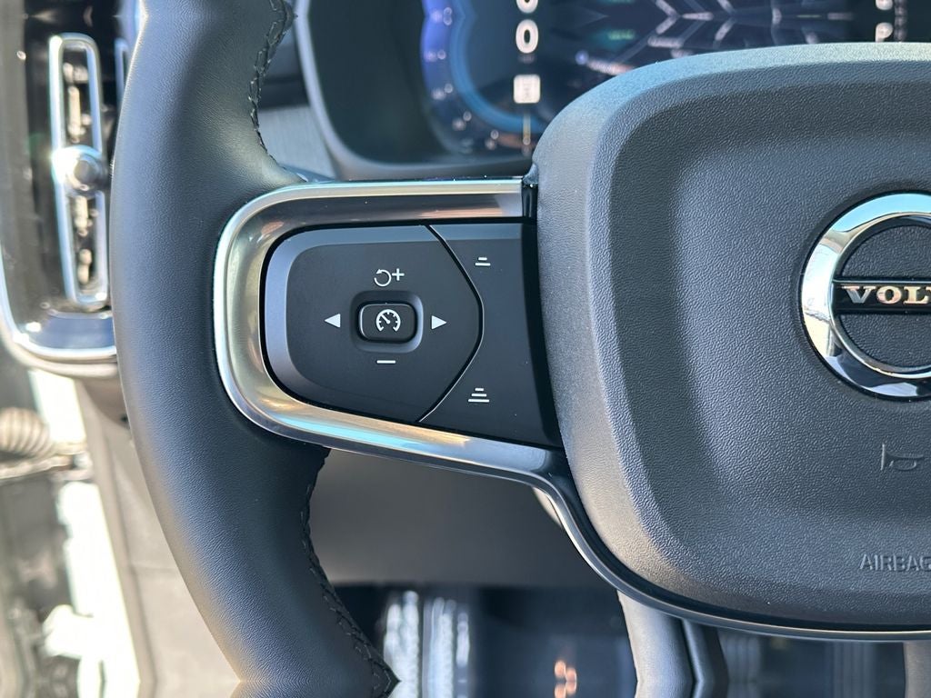 2025 Volvo XC40 B5 Core Volvo Certified