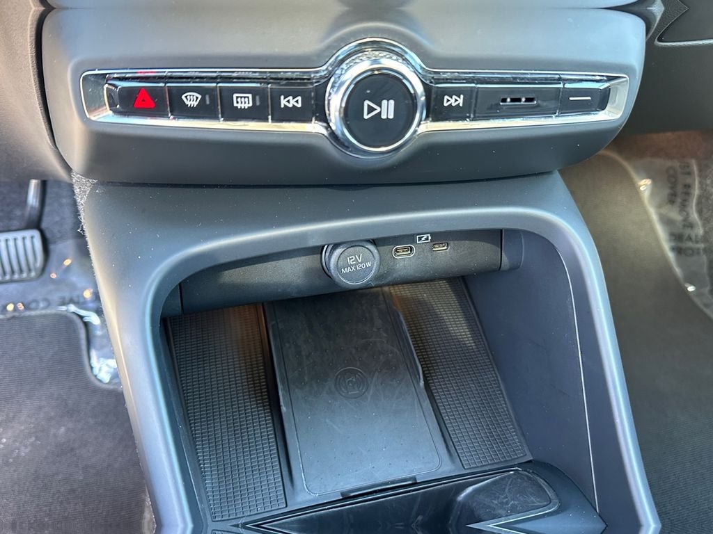 2025 Volvo XC40 B5 Core Volvo Certified