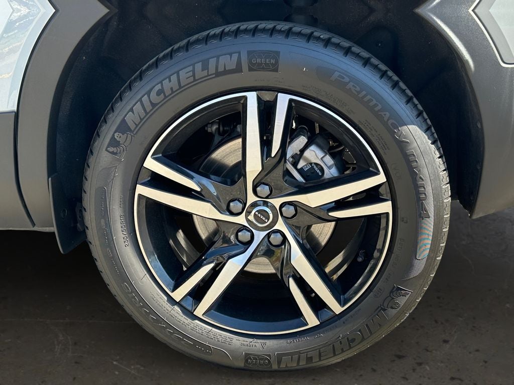 2025 Volvo XC40 B5 Core Volvo Certified