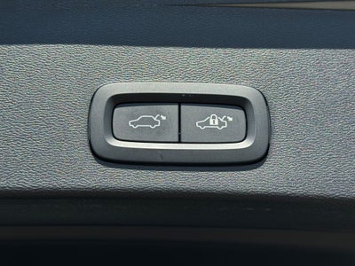 2025 Volvo XC40 B5 Core Volvo Certified