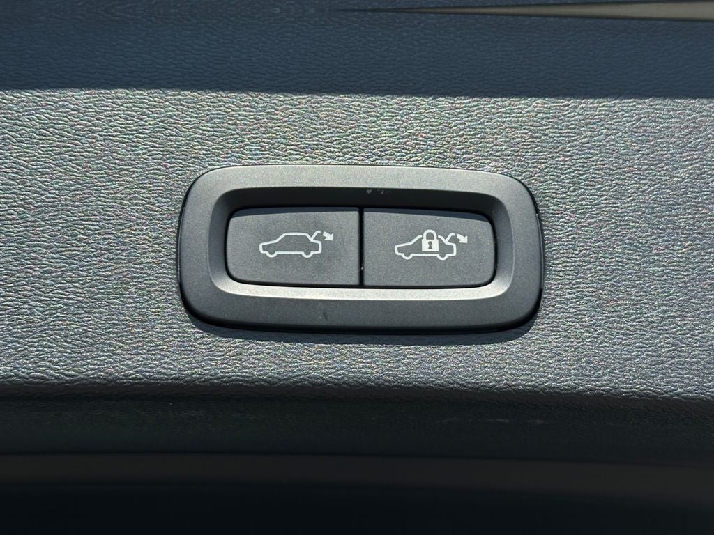 2025 Volvo XC40 B5 Core Volvo Certified