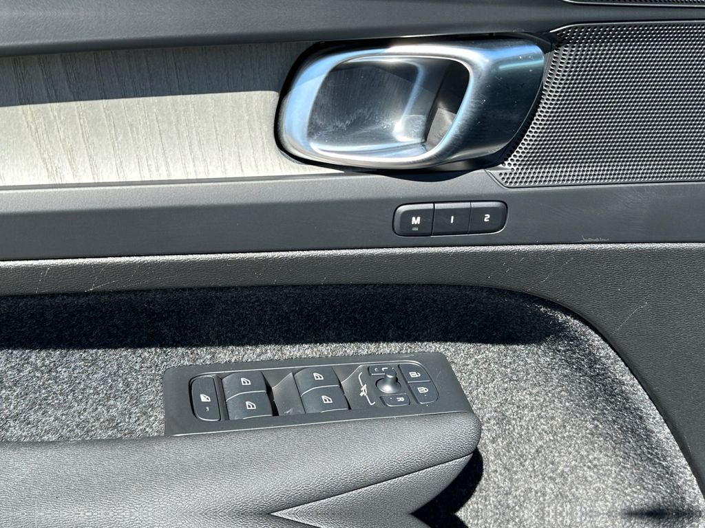 2025 Volvo XC40 B5 Core Volvo Certified