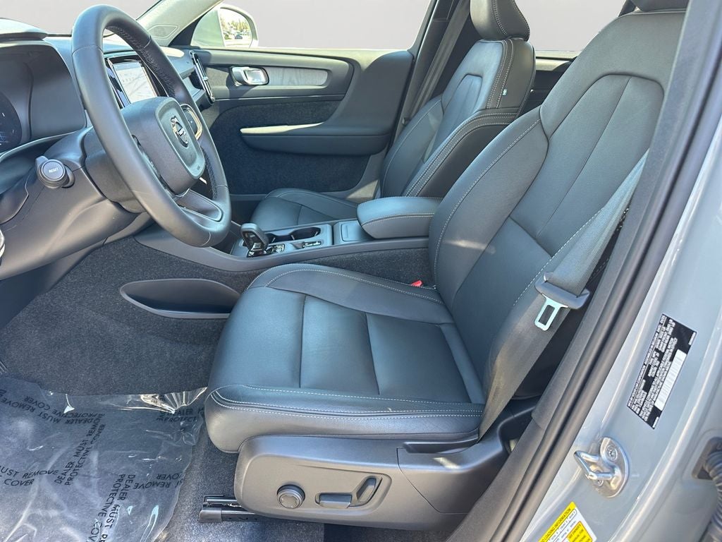 2025 Volvo XC40 B5 Core Volvo Certified