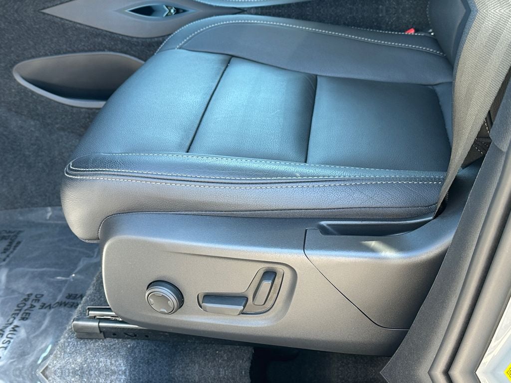 2025 Volvo XC40 B5 Core Volvo Certified