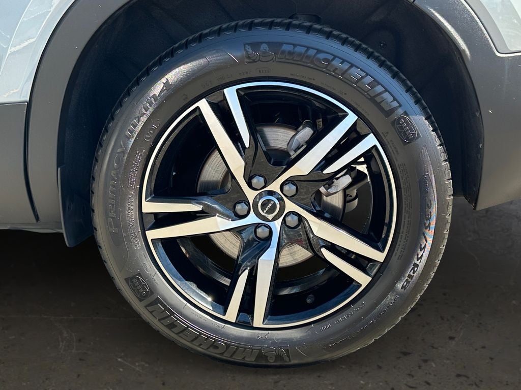 2025 Volvo XC40 B5 Core Volvo Certified