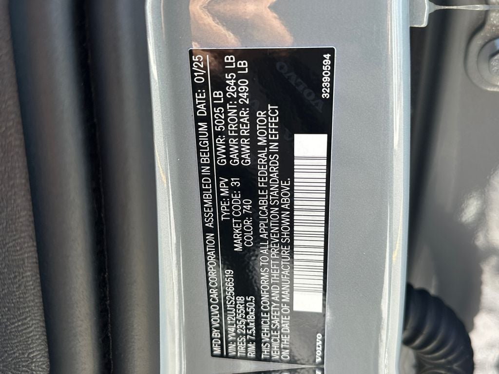 2025 Volvo XC40 B5 Core Volvo Certified