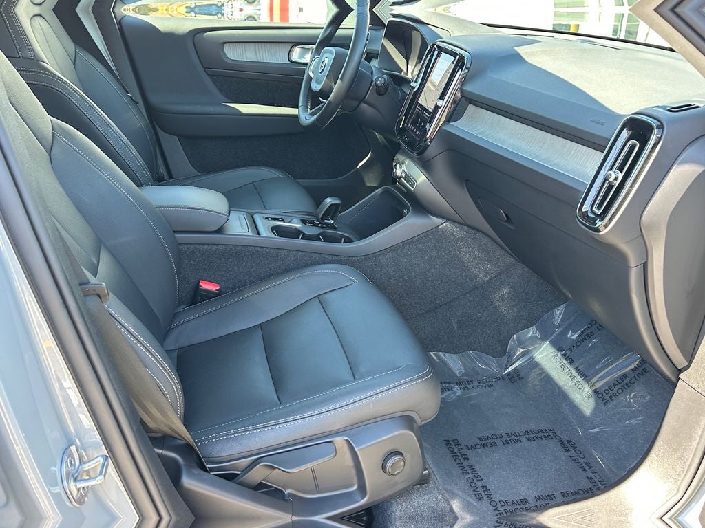 2025 Volvo XC40 B5 Core Volvo Certified