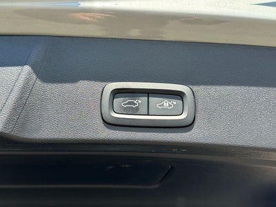 2025 Volvo XC40 B5 Core Volvo Certified