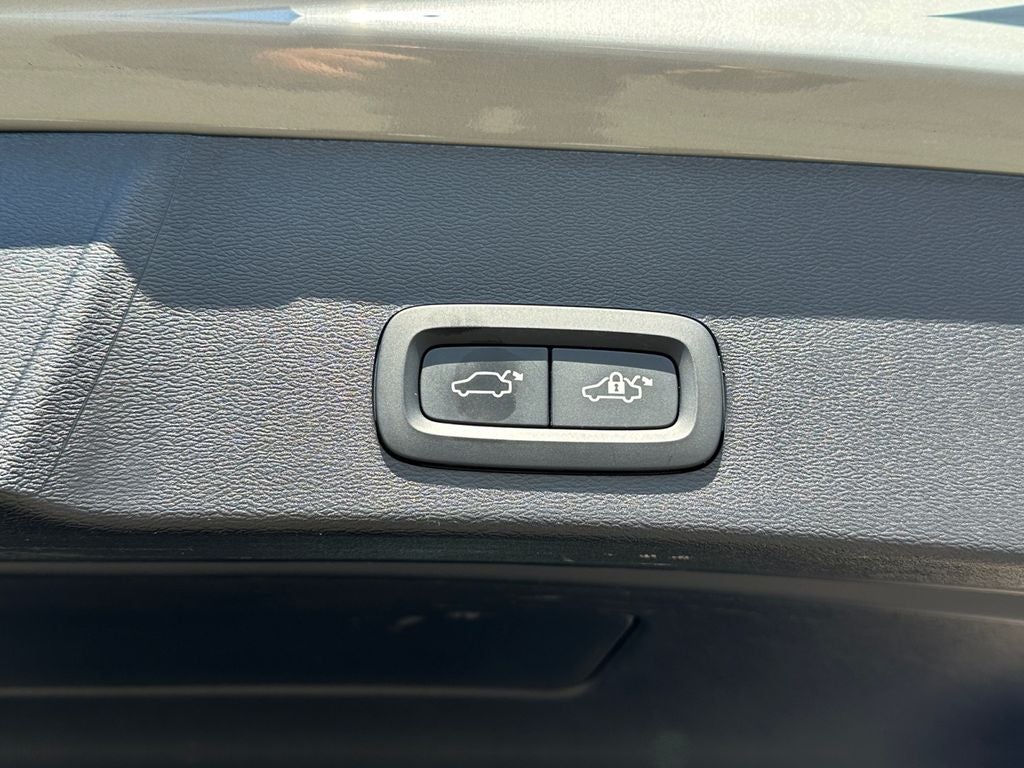 2025 Volvo XC40 B5 Core Volvo Certified