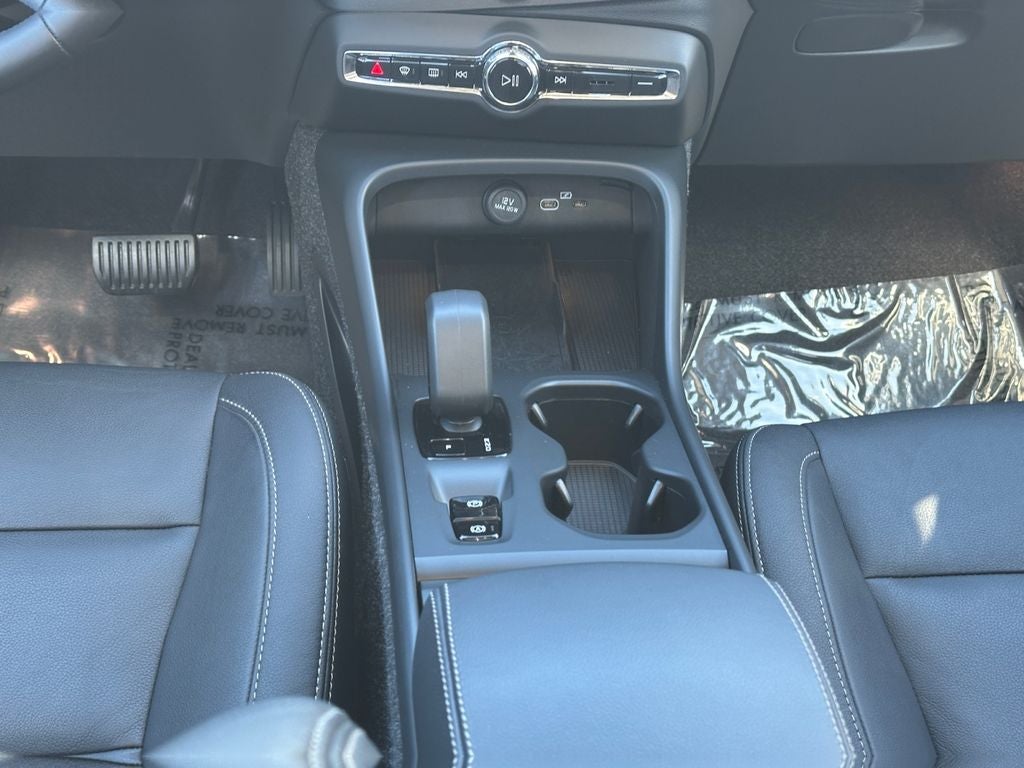 2025 Volvo XC40 B5 Core Volvo Certified