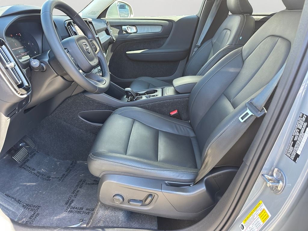 2025 Volvo XC40 B5 Core Volvo Certified