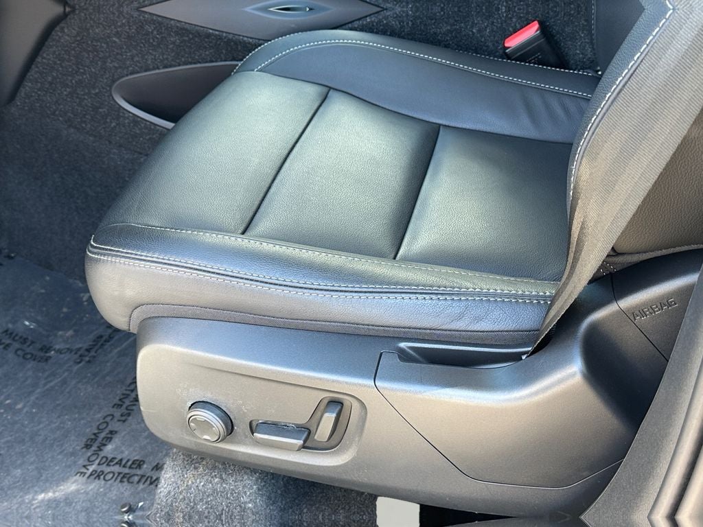 2025 Volvo XC40 B5 Core Volvo Certified