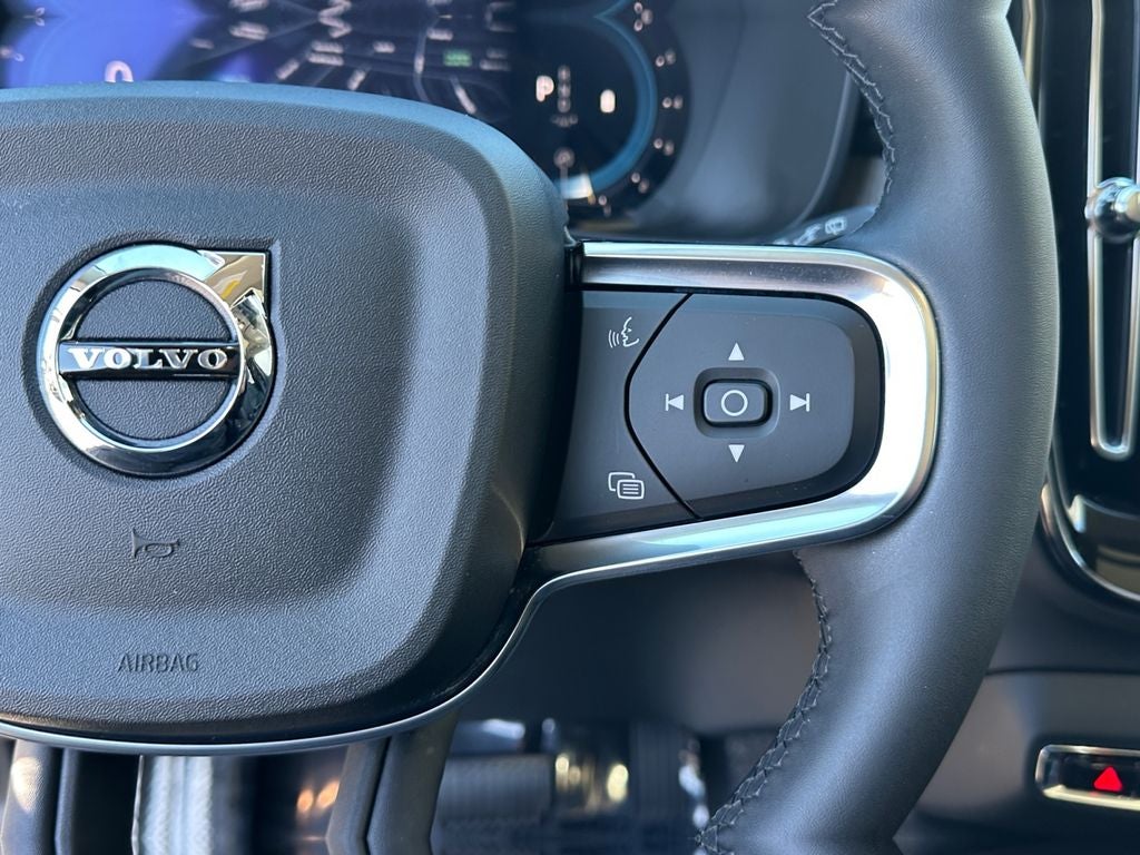 2025 Volvo XC40 B5 Core Volvo Certified