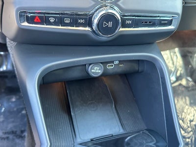 2025 Volvo XC40 B5 Core Volvo Certified