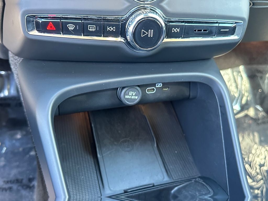 2025 Volvo XC40 B5 Core Volvo Certified