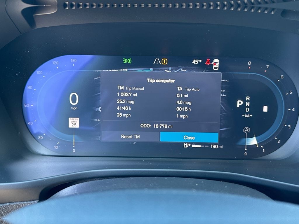 2025 Volvo XC40 B5 Core Volvo Certified