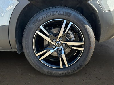 2025 Volvo XC40 B5 Core Volvo Certified