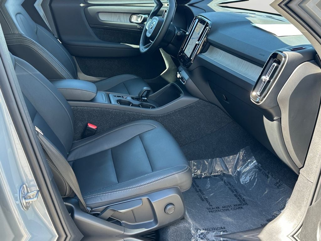 2025 Volvo XC40 B5 Core Volvo Certified