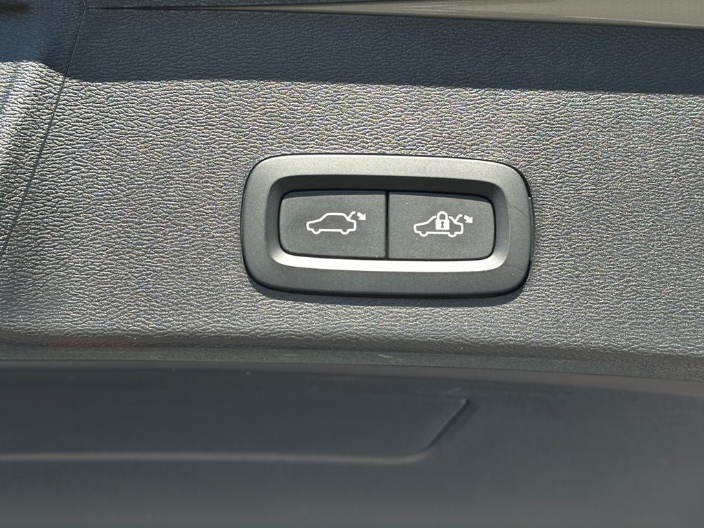 2025 Volvo XC40 B5 Core Volvo Certified