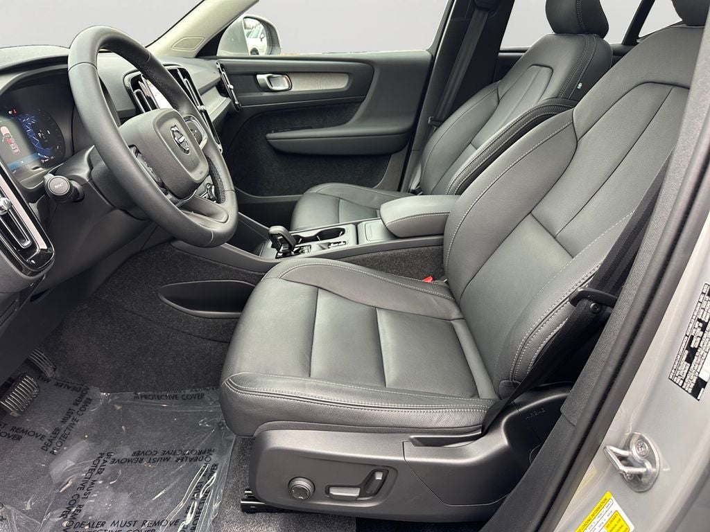 2025 Volvo XC40 B5 Core Volvo Certified