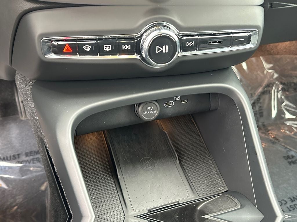2025 Volvo XC40 B5 Core Volvo Certified