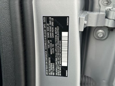2025 Volvo XC40 B5 Core Volvo Certified