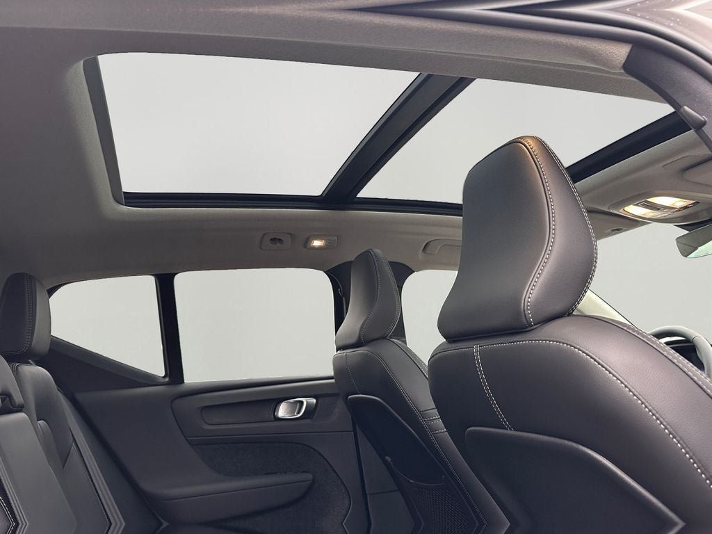 2025 Volvo XC40 B5 Core Volvo Certified