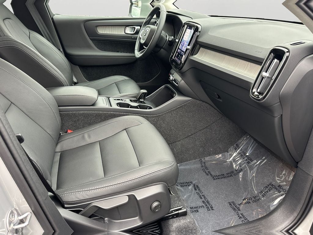 2025 Volvo XC40 B5 Core Volvo Certified