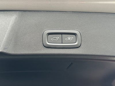 2025 Volvo XC40 B5 Core Volvo Certified