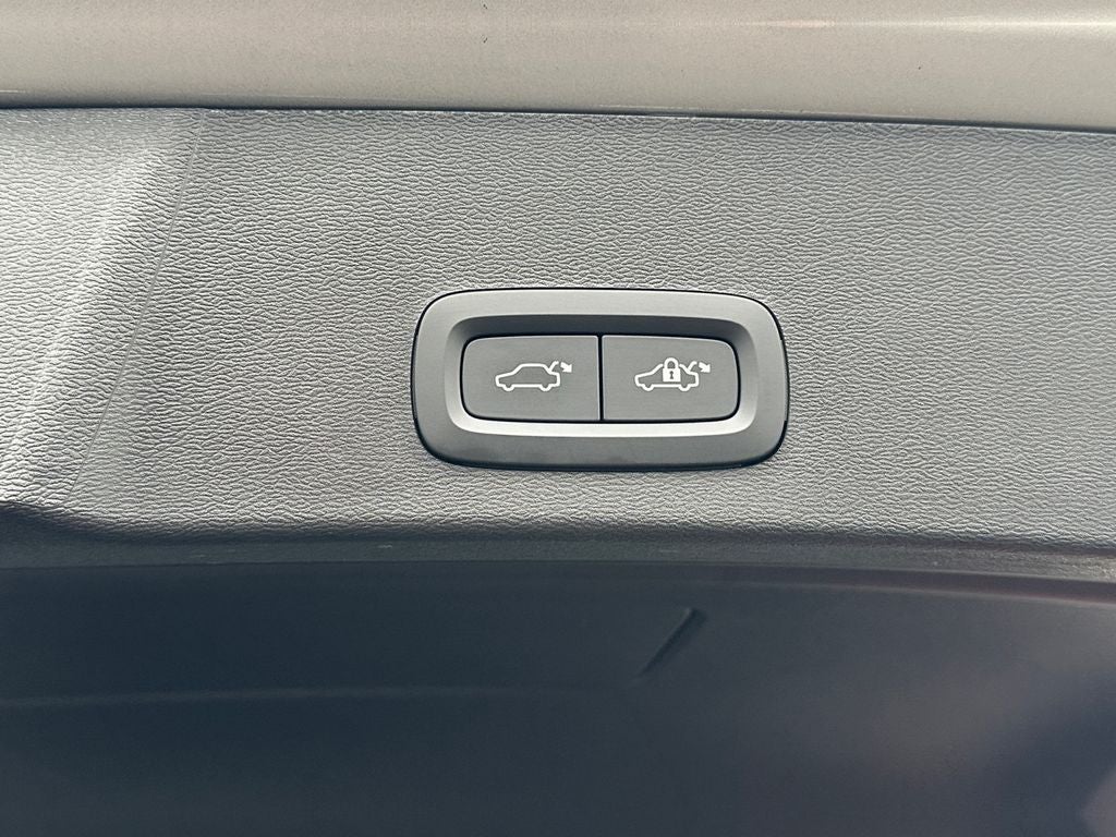 2025 Volvo XC40 B5 Core Volvo Certified